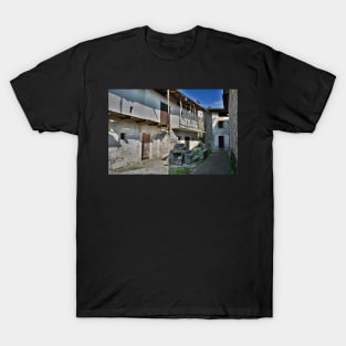 Building in Borgo Somp Cornino T-Shirt